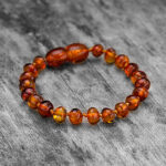 Brățară gleznă bebeluși din chihlimbar baltic maro - coniac