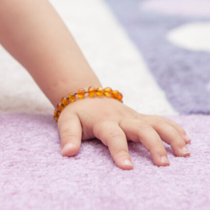 bratara copii chihlimbar maro coniac