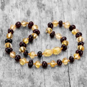 colier chihlimbar copii model cires lamaie lantisoare de bebelusi