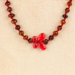 Colier copii chihlimbar maro - coniac & fluturaș