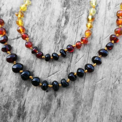 coliere chihlimbar cu pietre chihlimbar dispuse in forma de curcubeu