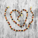 set 2 coliere cu piatra chihlimbar pentru mami si bebe