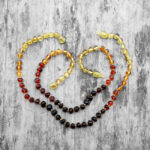 Set superb format din 2 coliere cu piatre din chihlimbar dispuse in degrade