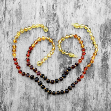 Set superb format din 2 coliere cu piatre din chihlimbar dispuse in degrade