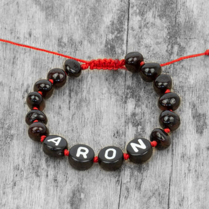 bratara bebelusi din chihlimbar personalizata cu nume si snur rosu