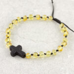 Brățară reglabilă din chihlimbar baltic galben & talisman cruce