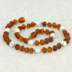 Colier copii chihlimbar baltic maro mat & Howlit LINISTE PROFUNDA