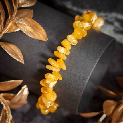 bratara dama din chihlimbar baltic alb nuanta unt, pietre in forma de picaturi de ploaie