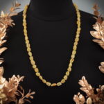 Colier chihlimbar alb, unisex, pietre naturale neregulate, CCAM007