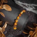 Bratara chihlimbar verde natural, unisex, pietre maro, CV007