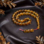 Matanii chihlimbar, 33 boabe, culoare coniac, M002