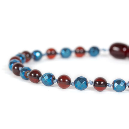 bratara dama, pietre rotunde din chihlimbar culoare negru, nuanta cires, hematit albastru