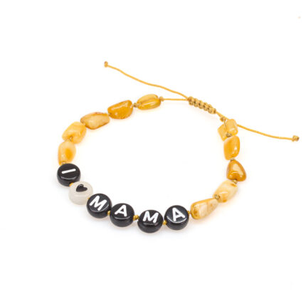 Imagine pe fundal alb cu bratara din chihlimbar butterscotch cu mesaj i love mama