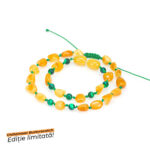 set 2 bratari mama si copil din chihlimbar si malachit pe fundal alb