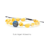 bratara pentru barbati din chihlimbar butterscotch decorata cu un cub de agat albastru in mijloc