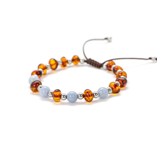Brățară reglabilă din chihlimbar baltic și angelit, cu închidere pe șnur maro și bile metalice decorative